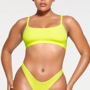 SKIMS set neon lime green fits everybody XS nwt